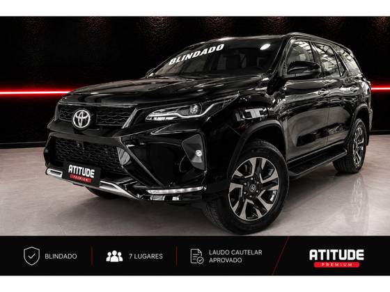TOYOTA HILUX SW4 2.8 D-4D TURBO DIESEL SRX PLATINUM 7L 4X4 AUTOMÁTICO TOYOTA HILUX SW4 2.8 D-4D TURBO DIESEL SRX PLATINUM 7L 4X4 AUTOMÁTICO